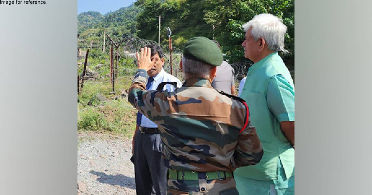 J-K Lt Governor visits forward areas of Poonch, reviews security situation